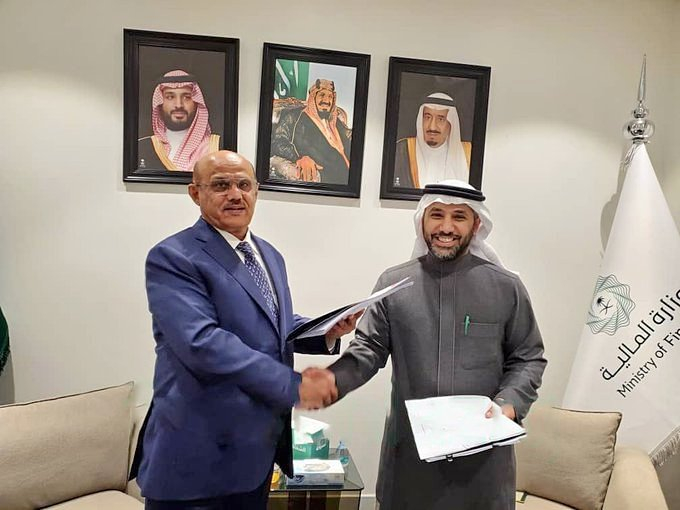 شاهد : محافظ البنك المركزي اليمني يتحدث عن وديعة المليار السعودية وأثرها على ضبط السياسة النقدية