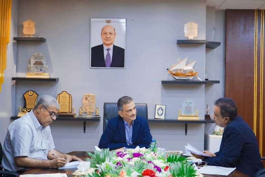 المحافظ لملس يوجه بتوفير 40 معلماً ومعلمة لجهاز محو الأمية بعدن