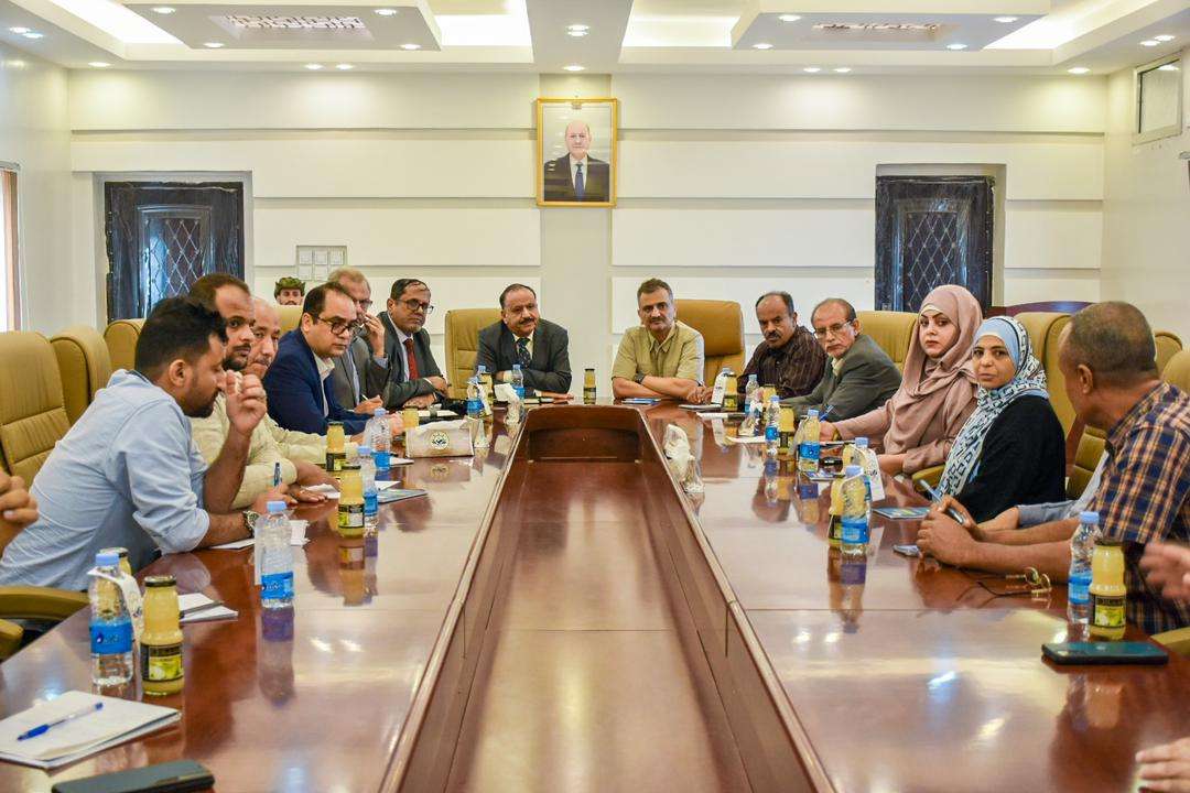 وزير النقل ووزيرالدولة محافظ عدن يناقشان الترتيبات لاستكمال اسقاط موقع مطار عدن الدولي المستقبلي