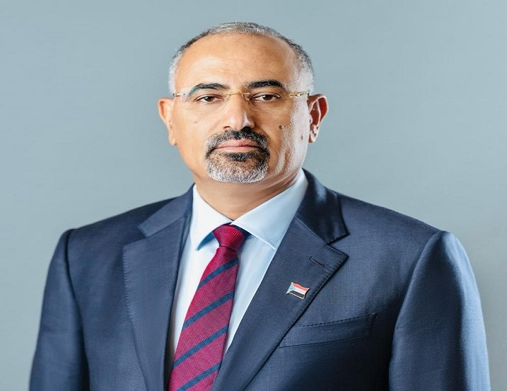 الرئيس الزُبيدي يُعزَّي في وفاة المناضل العميد فضل قاسم محمد