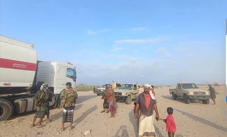 قوات الأمن بمحافظة أبين تشتبك مع خارجين عن النظام والقانون قاموا باحتجاز ناقلات وقود كهرباء العاصمة  عدن