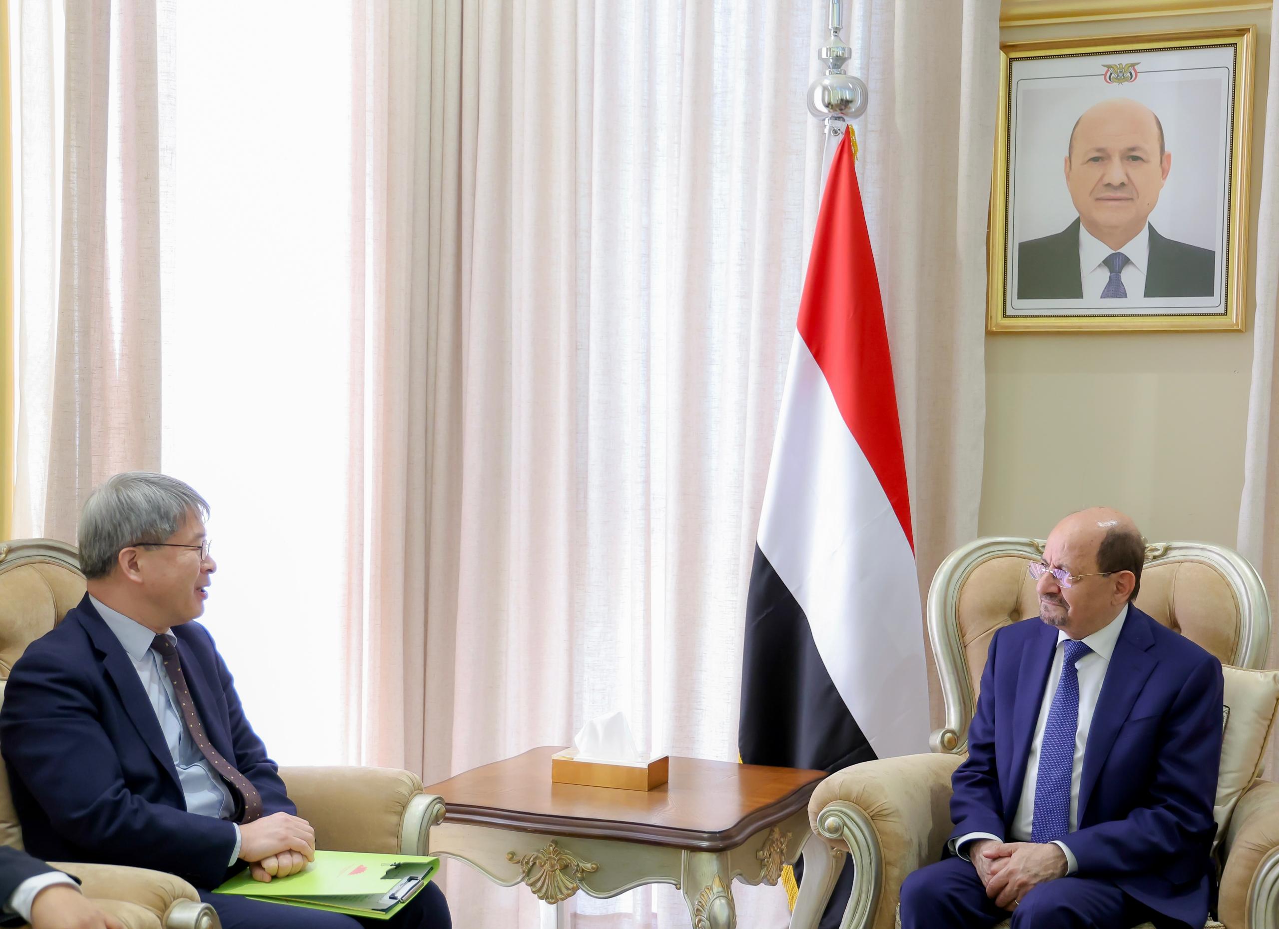 رئيس الوزراء وزير الخارجية يستقبل السفير الكوري