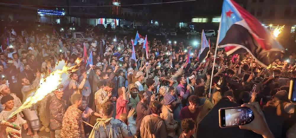 ليلة حاشدة واستثنائية تشهدها منصة الشهداء في الحبيلين بردفان