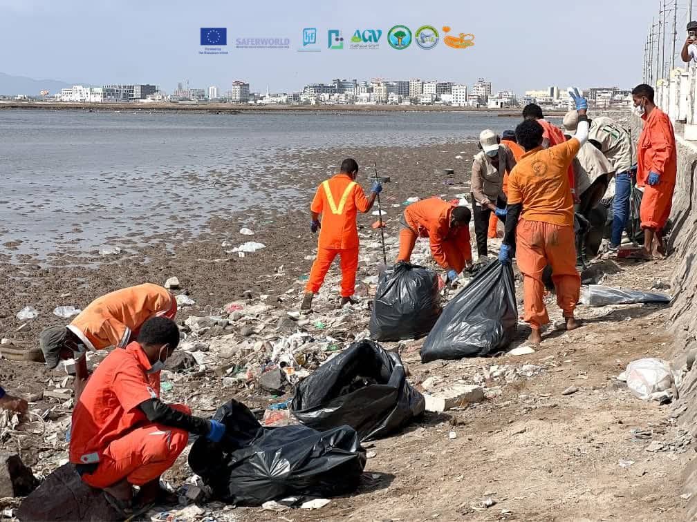 “الصحافة الإنسانية” تُنفذ حملة نظافة بمحمية “المملاح” بعدن.. والقاضي يوجه مناشدة عاجلة لوزير الدولة “اليافعي” لإنقاذها