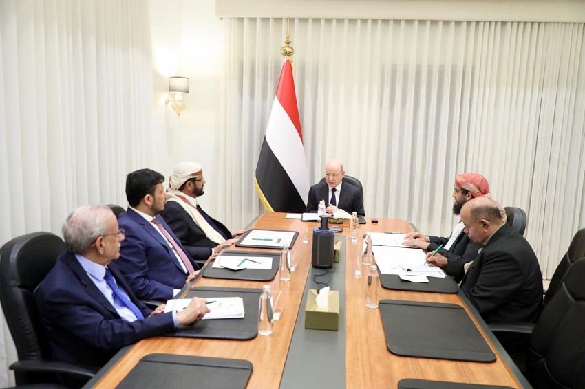 مجلس القيادة يؤكد دعمه الكامل للبرنامج الحكومي ويشيد بجهود المملكة للنهوض بأوضاع المحافظات المحررة