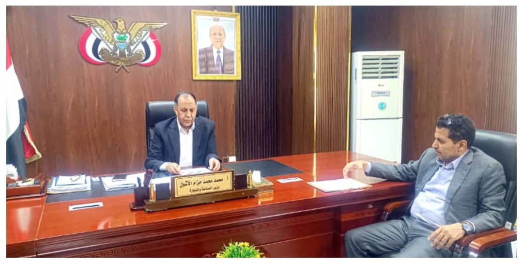 وزير الصناعة والتجارة يطّلع على تحضيرات معرض المنتجات الوطنية ويؤكد أهمية تكامل الجهود لدعم المنتج المحلي