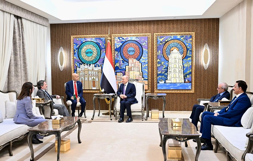 رئيس مجلس القيادة: استقرار المحافظات الجنوبية هو النموذج لشراكة يمنية – سعودية واعدة