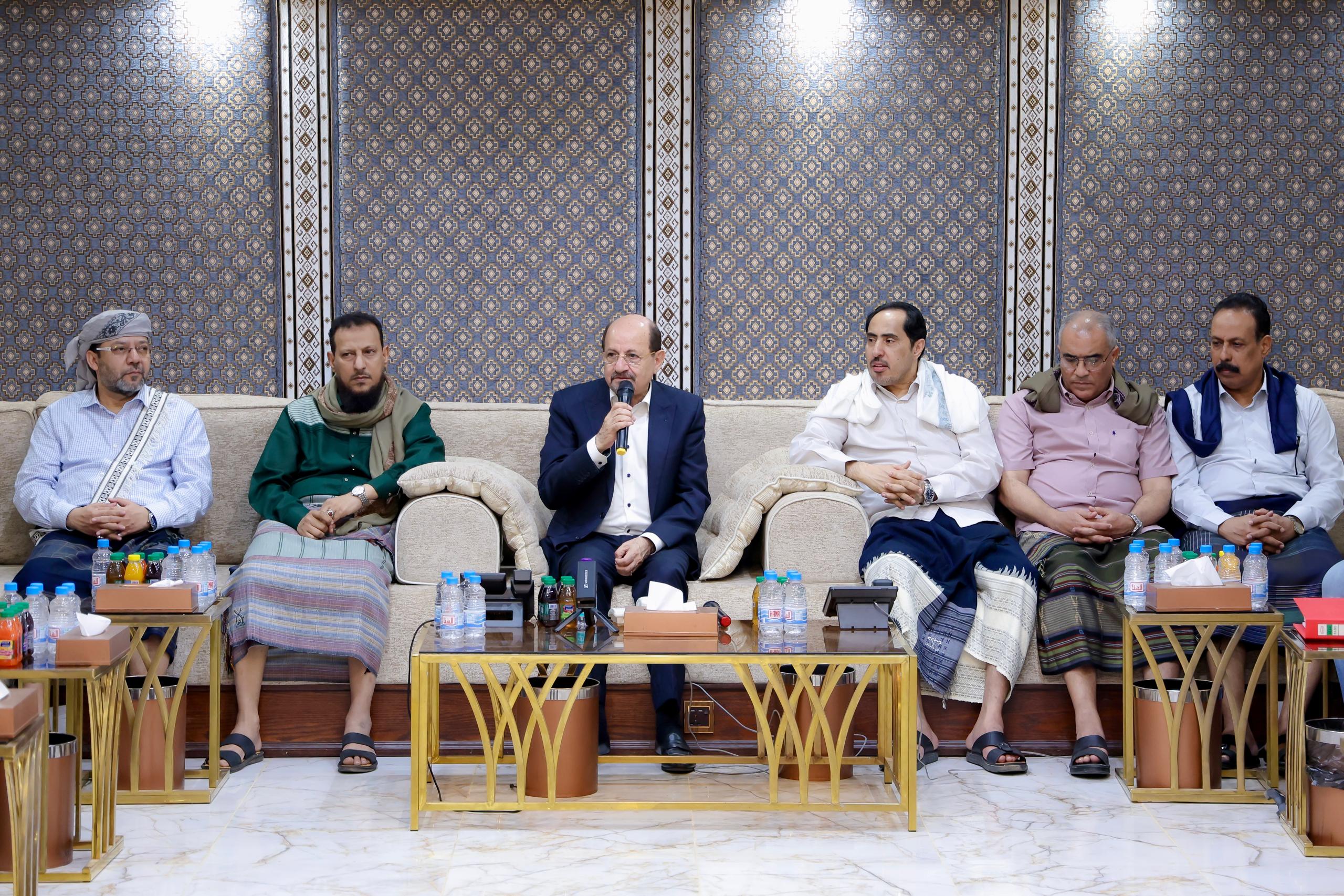 رئيس الوزراء يشدد على المسؤولية التشاركية لإعادة الاعتبار لمدينة عدن