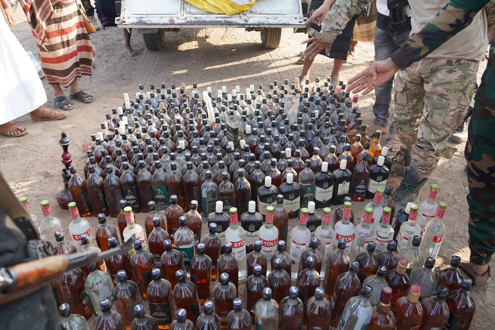 النيابة تتلف كميات ضخمة من الخمور المهربة من الخارج