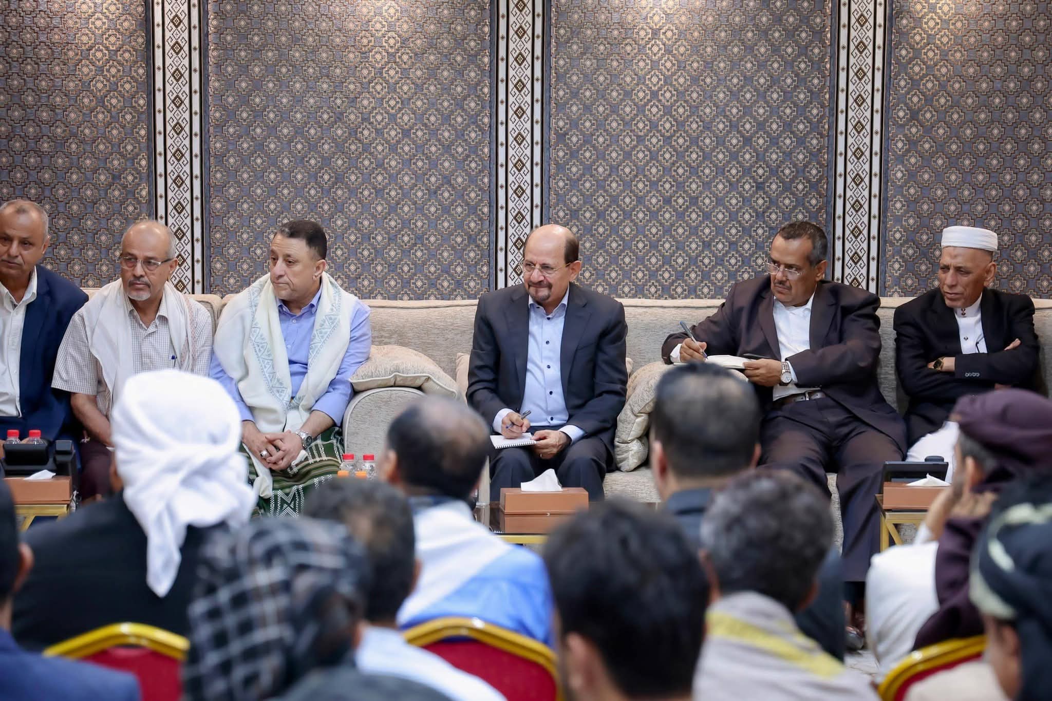 رئيس الوزراء يؤكد أن الاهتمام بمحافظة أبين أولوية حكومية بما يليق بتاريخها وتضحيات أبنائها