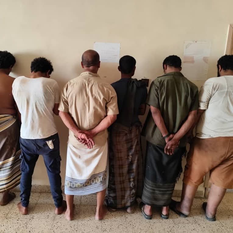 ضبط خلية إجرامية واستعادة منهوبات الدولة وممتلكات مواطنين بالمهرة(صور)